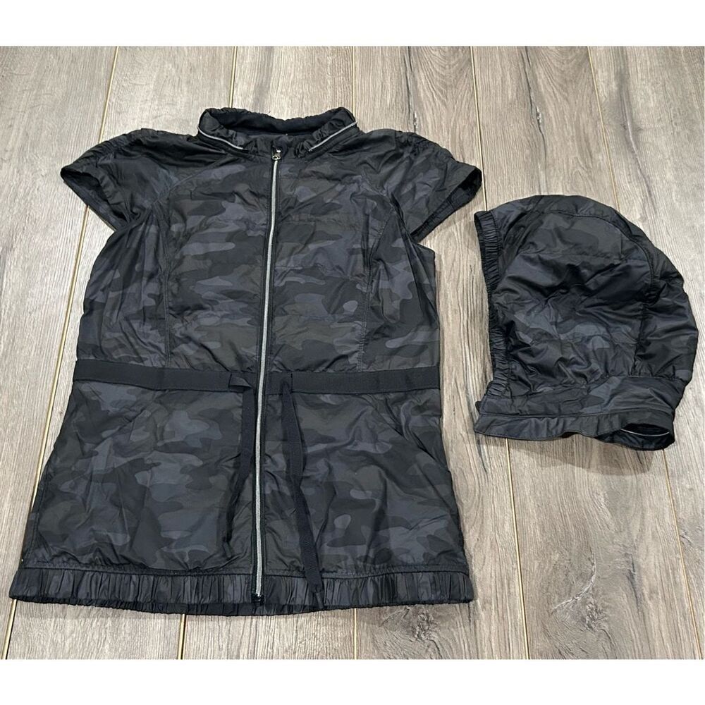 Lululemon Vest with Hood sz 6
